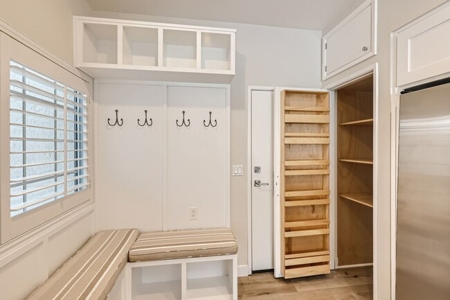 Building Photo - Beautifully Remodeled Townhome in the Cambria Community – Del Mar Heights
