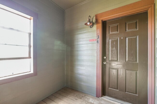 Building Photo - Top-Floor Condo with Unbeatable Mountain Views!