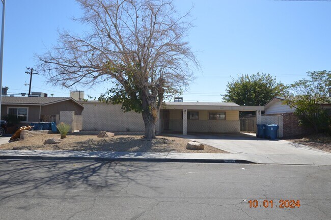 Building Photo - 2805 Kings Way