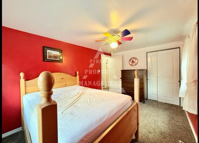 Building Photo - Beautiful Millcreek Home!