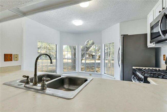 Building Photo - 16803 Pocono Dr