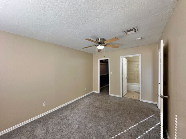 Building Photo - 4 Bedroom