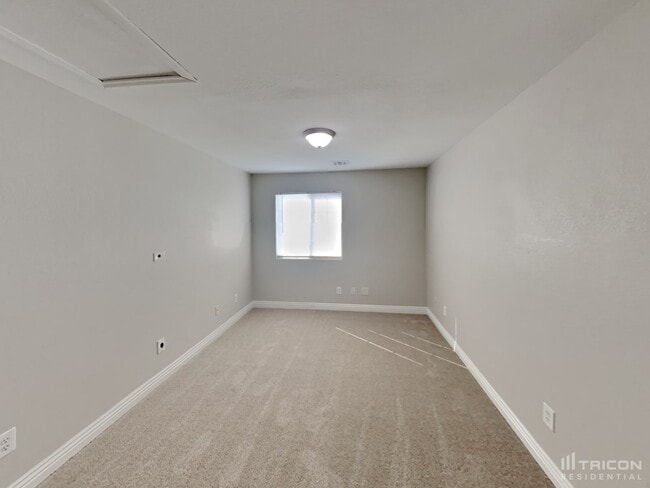 Building Photo - 9827 W Spinnaker Creek Ave