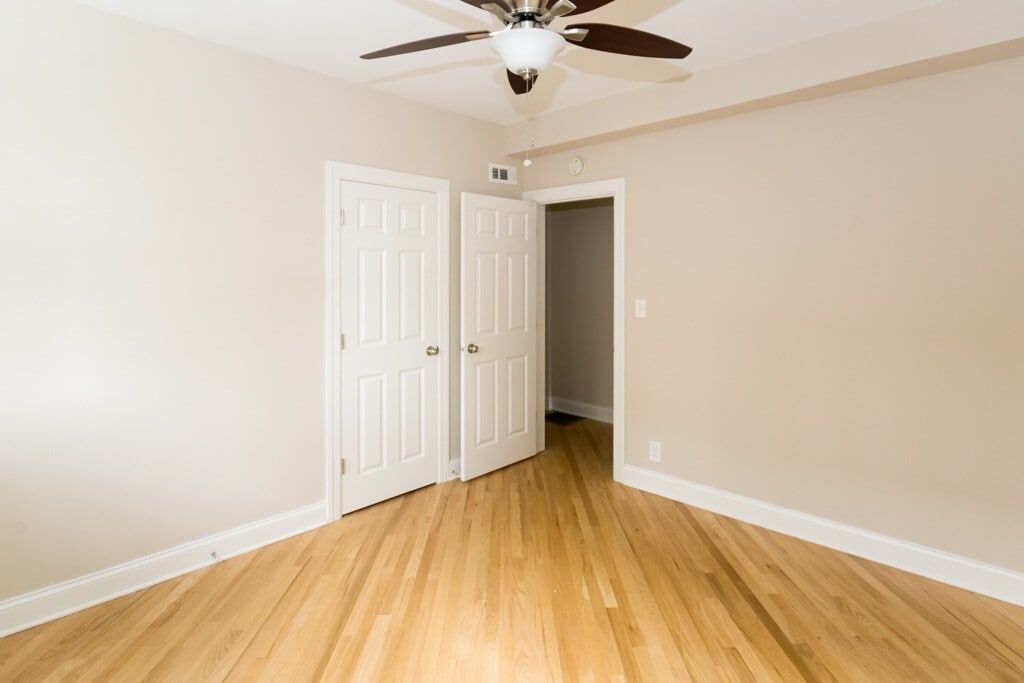 Building Photo - 946 Green Bay Rd