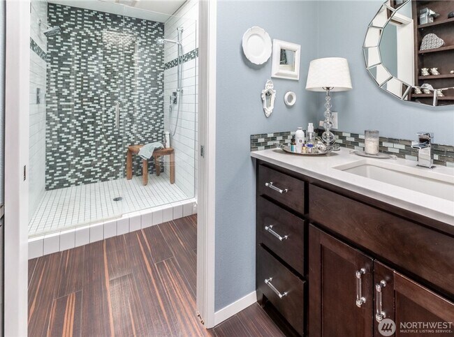 Building Photo - Beautiful Home located in the Heart of Lynden