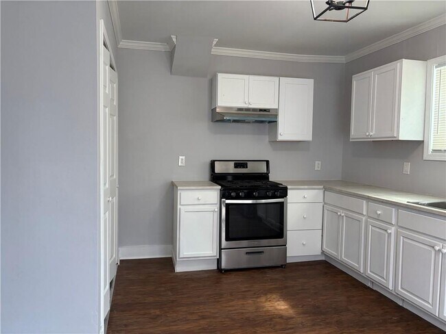 Building Photo - 2088 Cavanaugh Ave SE