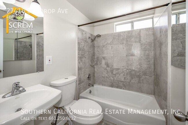 Building Photo - Single Story Four Bedroom Pool Home in Can...