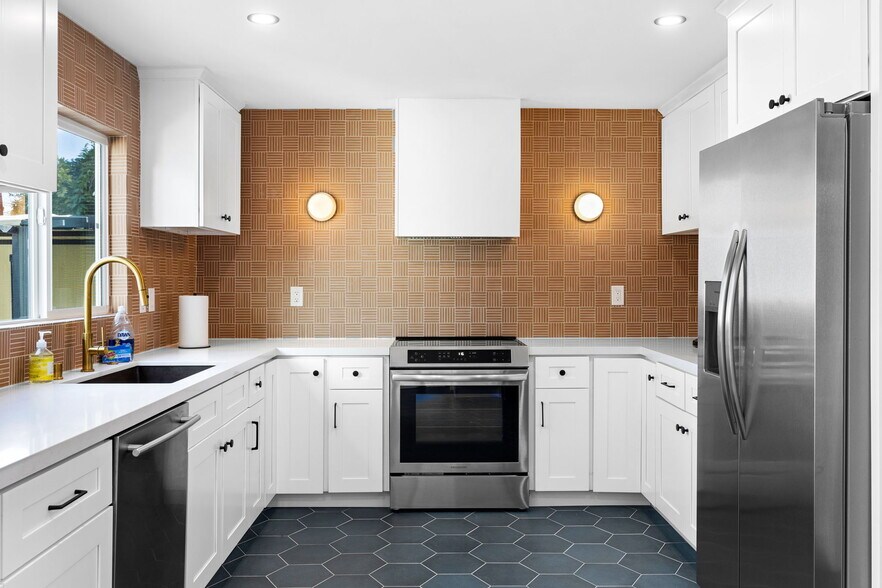 Building Photo - 3758 Gaviota Ave