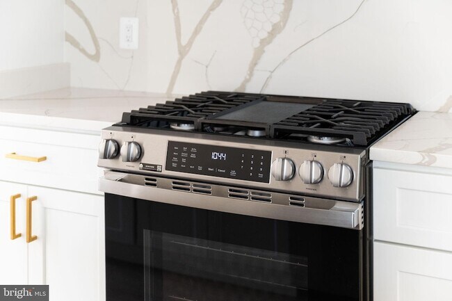 Building Photo - 113 Clifford Ave