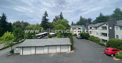 Building Photo - Great Find!!Spacious, condo w/ master