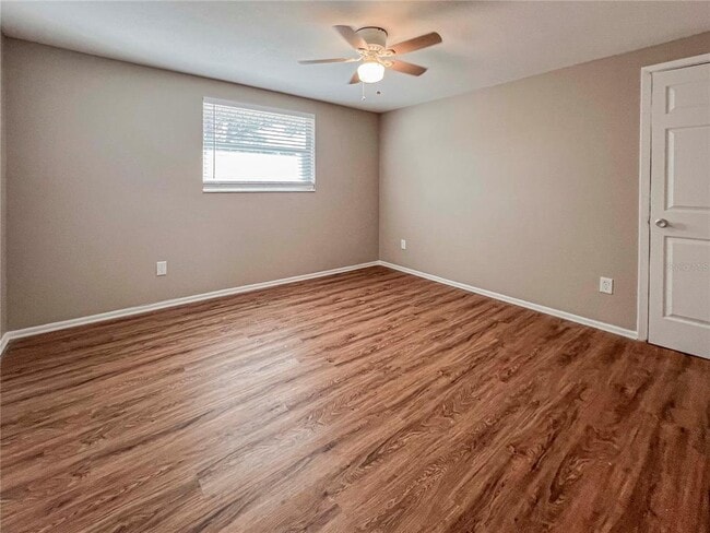 Building Photo - 5850 Colonial Dr