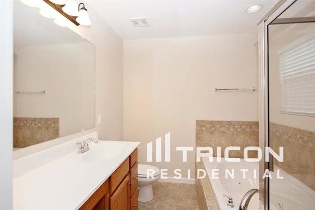 Building Photo - 2037 Silverton Cir