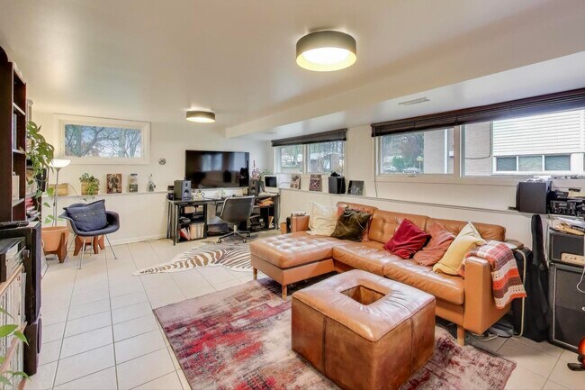 Building Photo - 321 Ferndale Rd