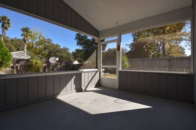 Building Photo - 3929 NW 62nd Ave