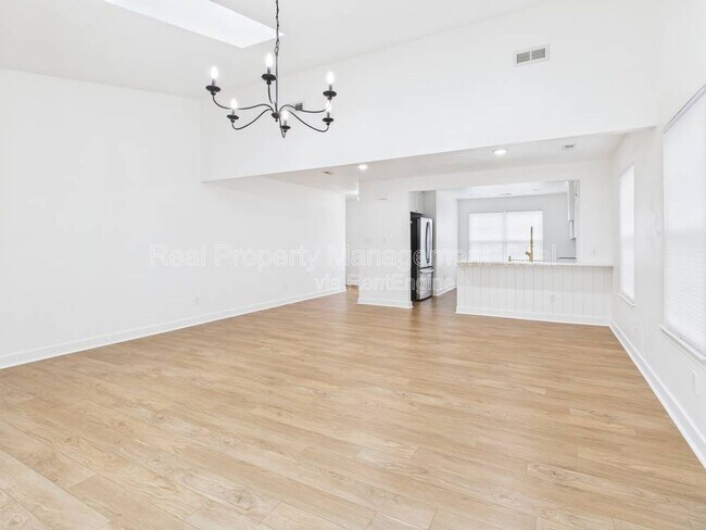 Building Photo - 236 Huntstree Pl