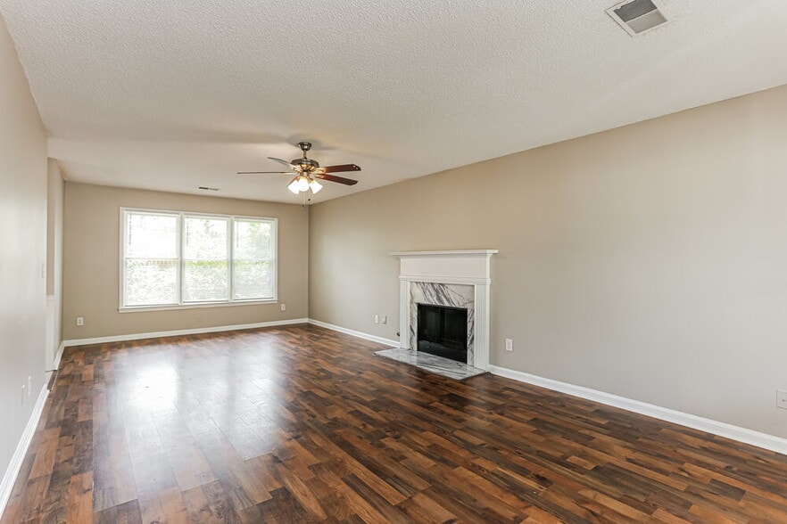 Building Photo - 460 Heathgate Dr SW