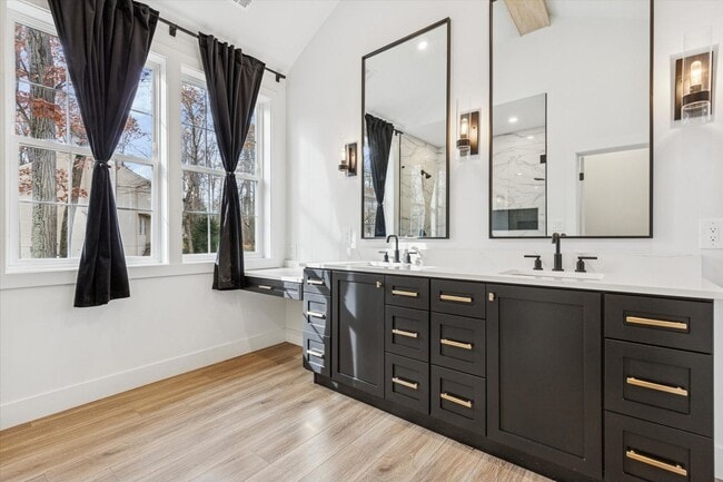 Building Photo - Stunning Renovated 5-Bedroom Exton Home – 6-Month Lease, Gourmet Kitchen & Walkout Basement