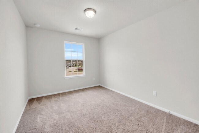 Building Photo - 15100 Crown Mnr Dr