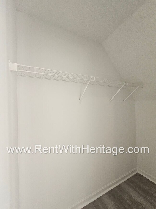Building Photo - Gorgeous 3bd/ 2.5 bath Home in Popular Nat...