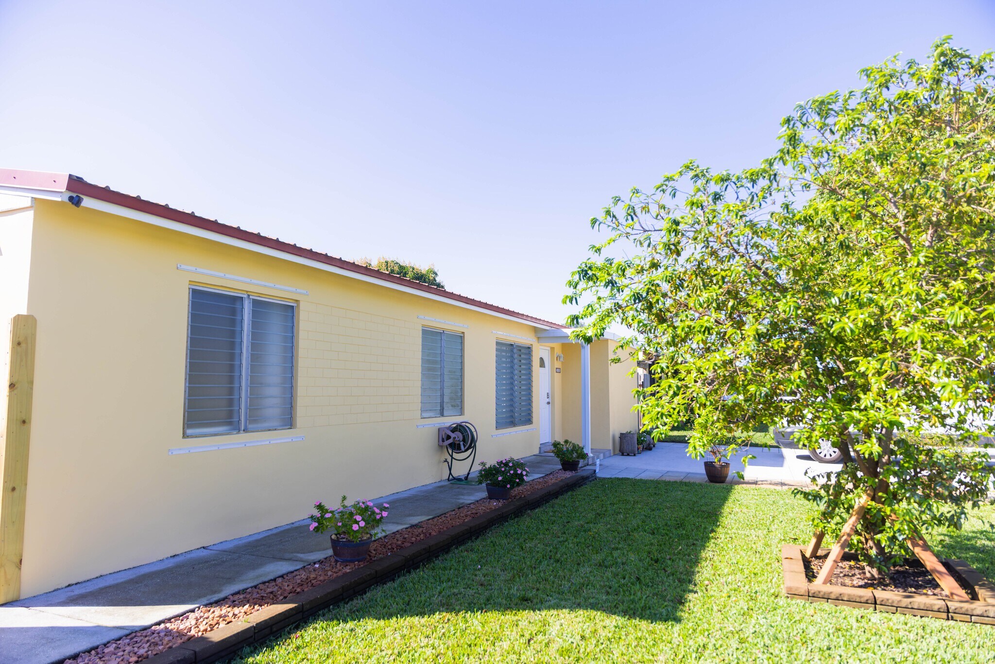 Building Photo - 2028 Bridgeman Dr
