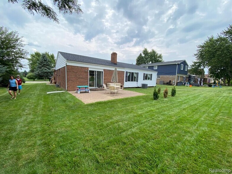 Building Photo - 2208 Cumberland Rd