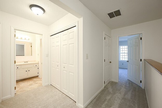 Building Photo - 11 Laurelwood Dr