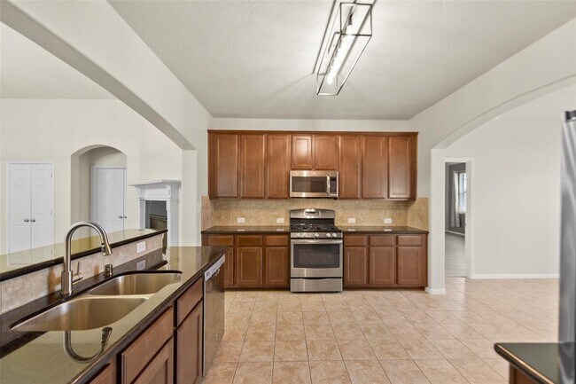 Building Photo - 16918 Lake Arlington Ln