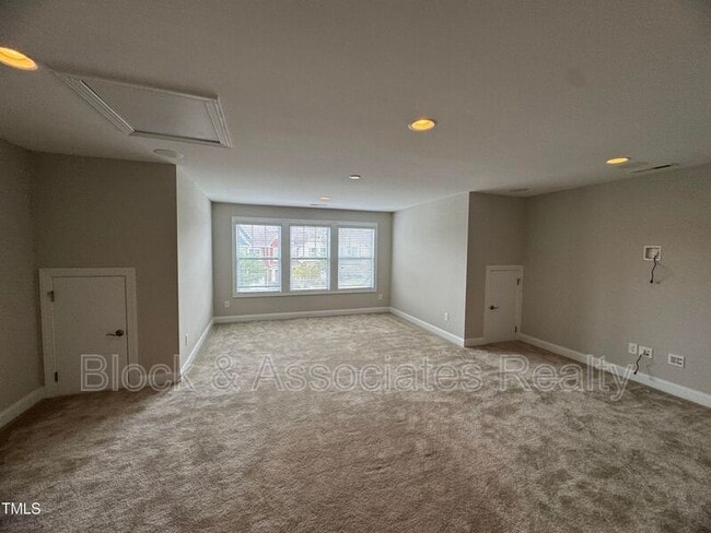 Building Photo - 1215 Alston Forest Dr