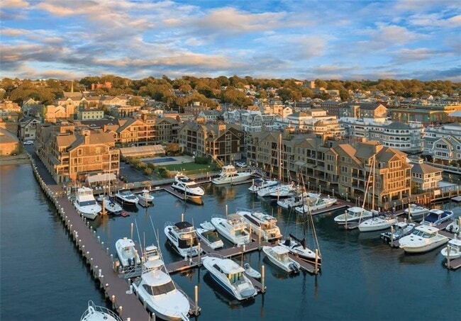 Building Photo - 405 Thames St