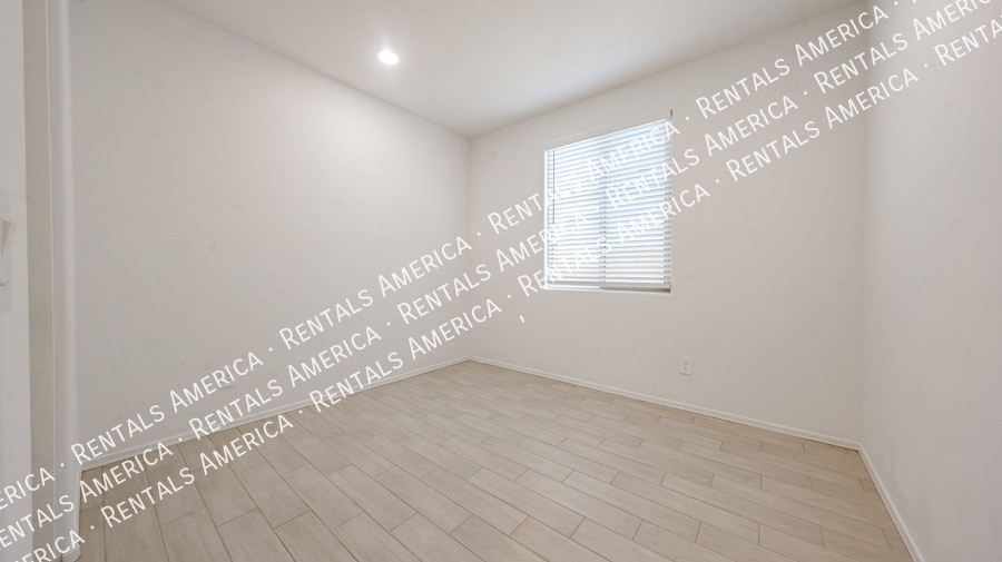 Building Photo - 15689 W Woodlands Ave