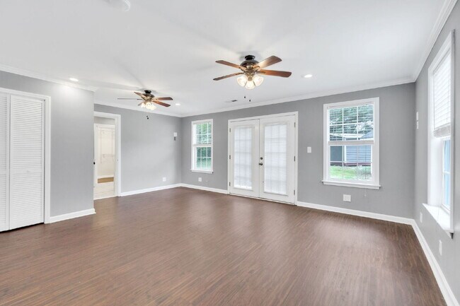 Building Photo - Spacious Rental with Modern Kitchen, Large...