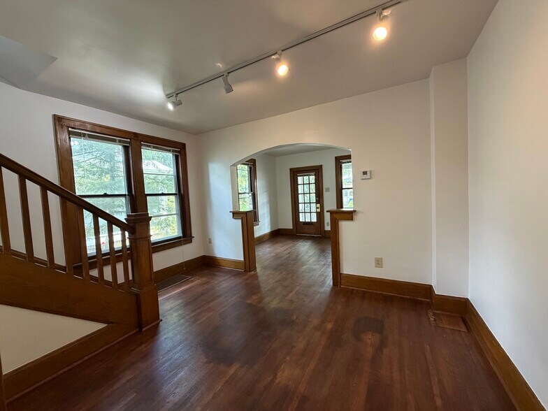 Building Photo - 789 Ebner St