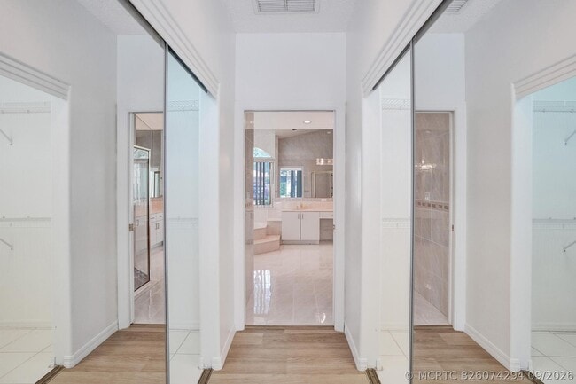 Building Photo - 11340 Lakeshore Dr