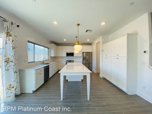 Building Photo - 4 br, 2.5 bath House - 978 Lester Ave.