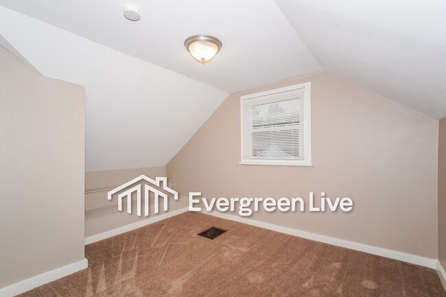 Building Photo - 1144 Chelsea Ave