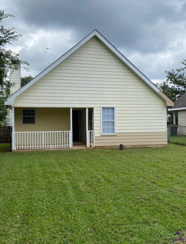 Building Photo - 110 Country Cove