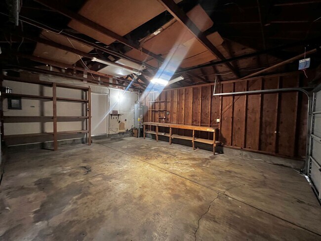 Building Photo - East Petaluma Four Bedroom Home