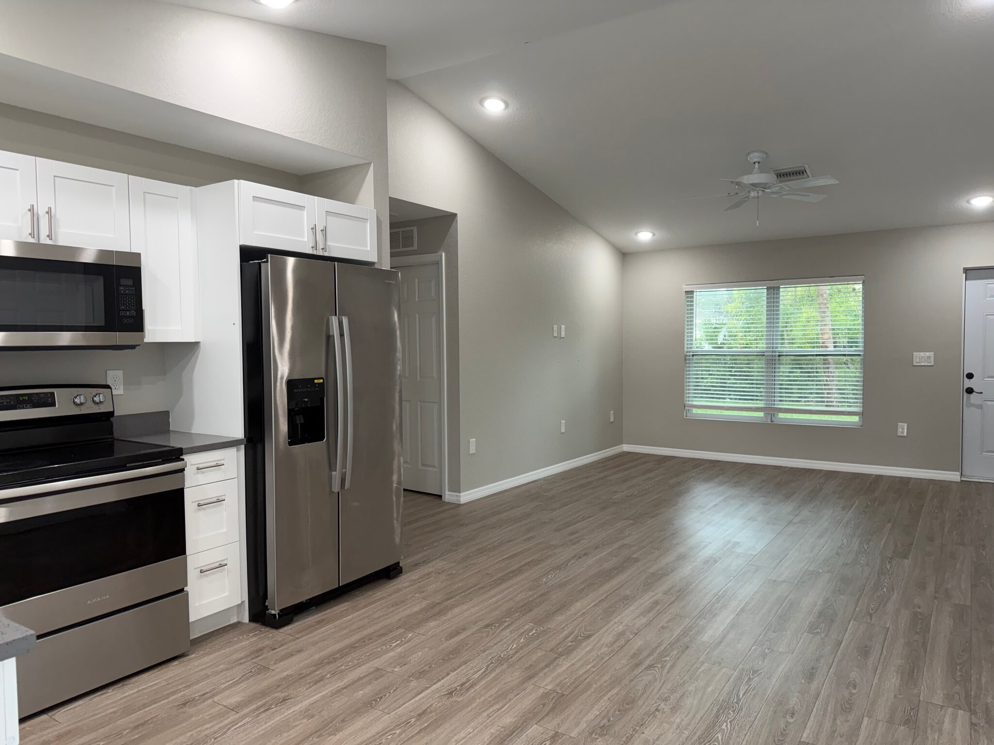 Building Photo - 6054 N Moss Cir