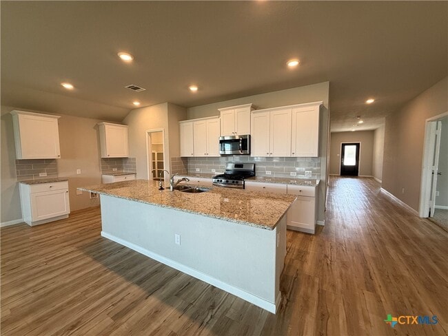 Building Photo - 554 Blue Stem Rd