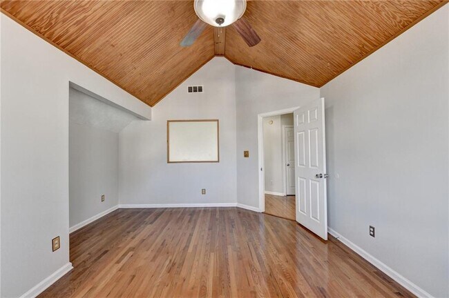 Building Photo - 1112 Ashbury Dr
