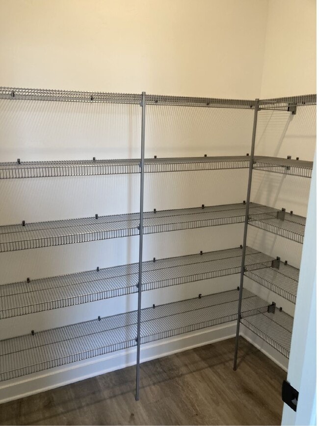 Building Photo - Pahlisch Townhome