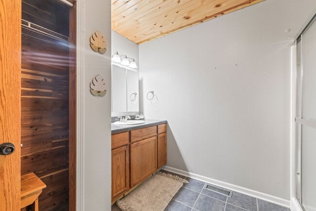 Building Photo - Cute 1 bedroom single family home