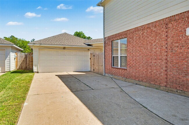 Building Photo - 17422 Memorial Blossom Dr