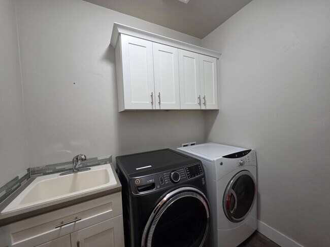 Building Photo - 7015 W 32nd Ave