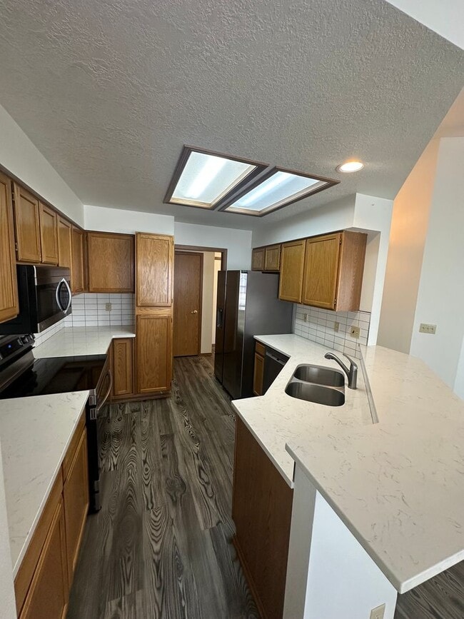 Building Photo - Tranquil & delightful 3-bedroom, 2-bathroom home that offers both comfort and convenience with it...