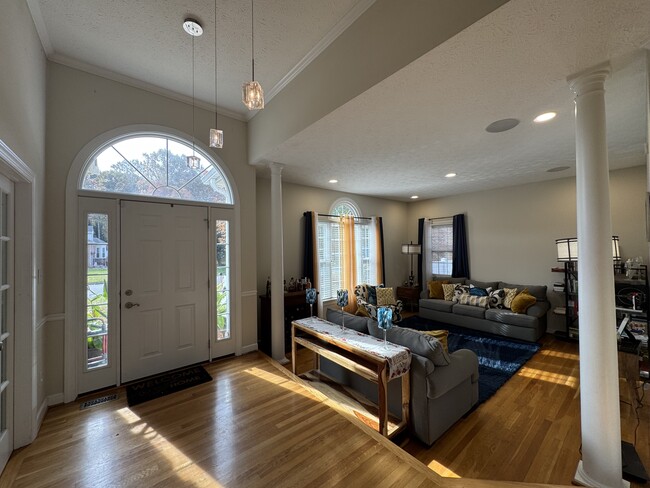 Building Photo - 329 Woodbrook Run