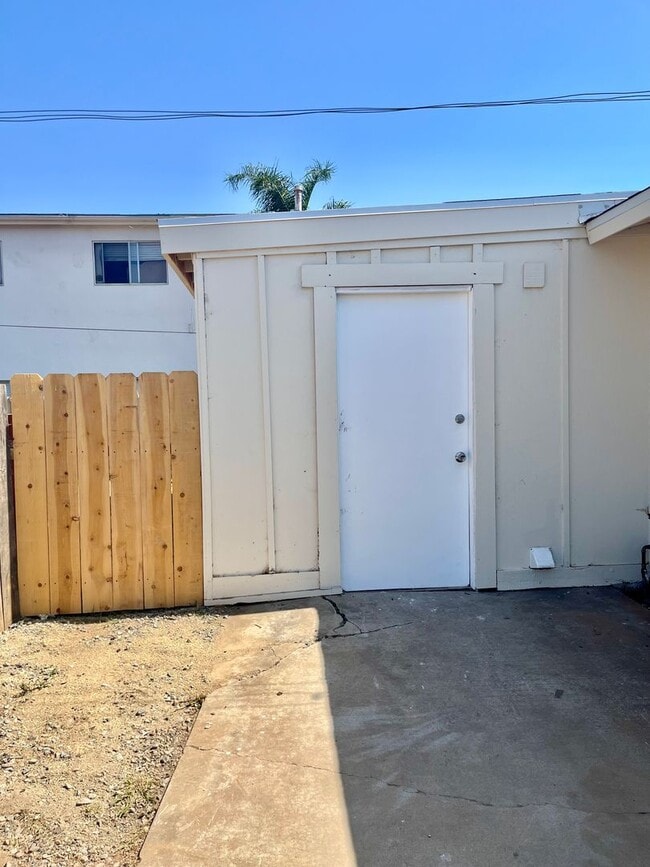 Building Photo - Coleen Ct | Newly Remodeled 2 Bedroom 1 Ba...