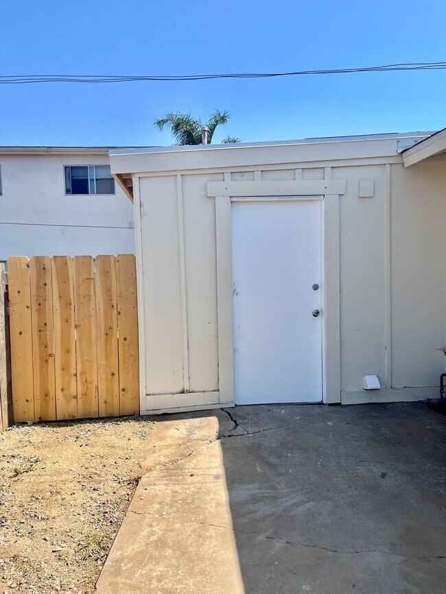 Building Photo - Newly Remodeled 2 Bedroom 1 Bath House!