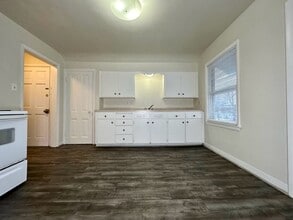 Building Photo - 1017 N Webster Ave