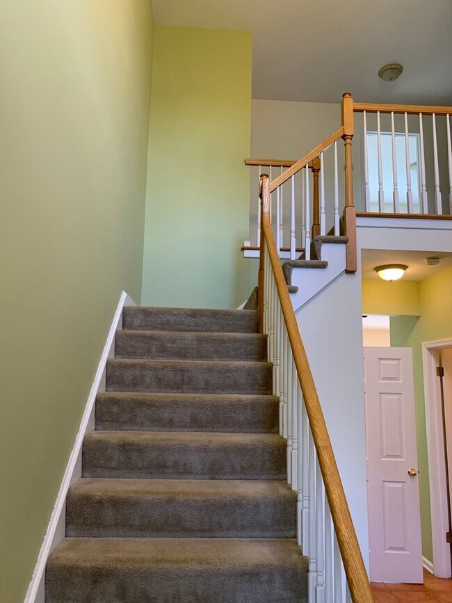 Building Photo - Beautiful Single Family For Rent NOW! Must...